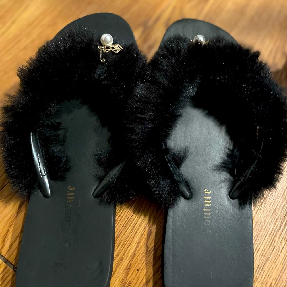 Juicy couture fur flip flops